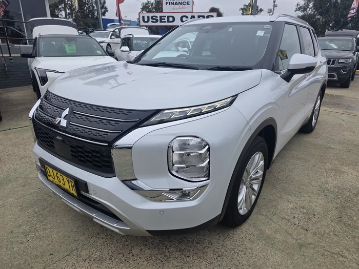 2023 Mitsubishi Outlander LS