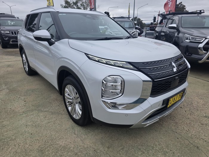 2023 Mitsubishi Outlander LS