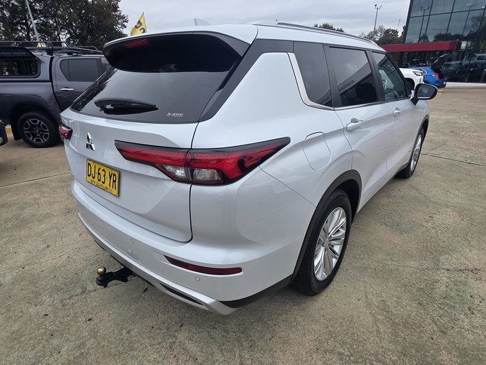 2023 Mitsubishi Outlander LS