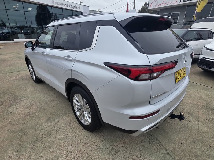 2023 Mitsubishi Outlander LS