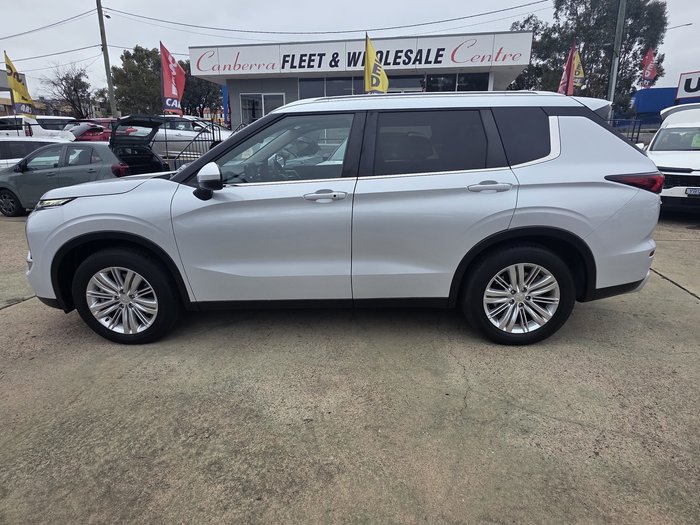 2023 Mitsubishi Outlander LS