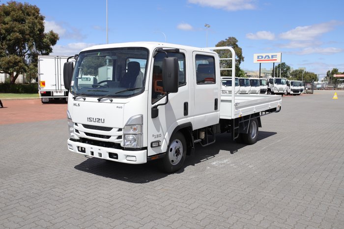 2025 Isuzu Trucks NLS 45-150 AWD CREW CAB