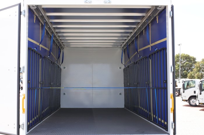 2026 Isuzu Trucks NQR 88/80-190 AM D42 8 PALLET TAUTLINER