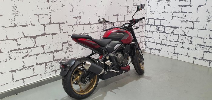 2026 Triumph Trident 800 Trident Red