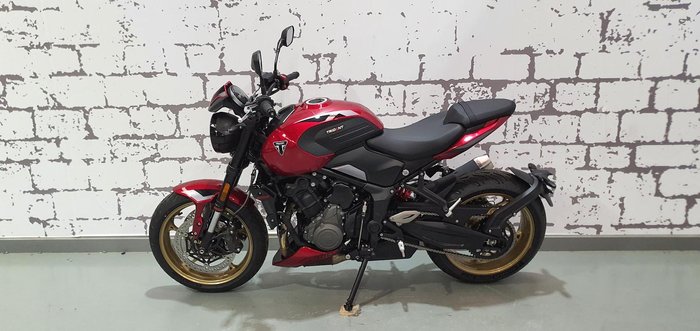 2026 Triumph Trident 800 Trident Red
