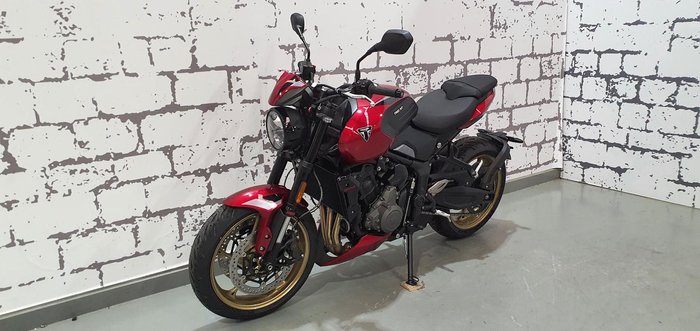 2026 Triumph Trident 800 Trident Red