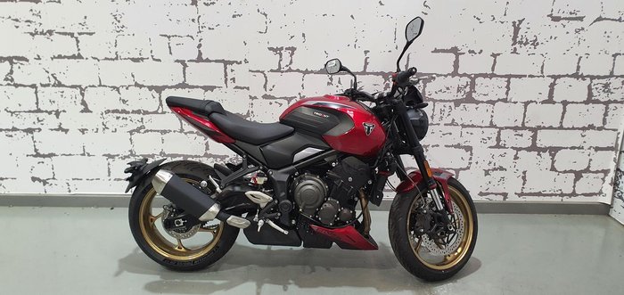 2026 Triumph Trident 800 Trident Red