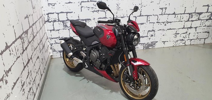 2026 Triumph Trident 800 Trident Red