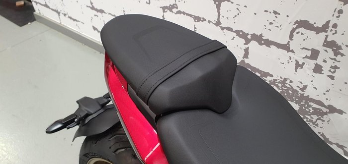 2026 Triumph Trident 800 Trident Red