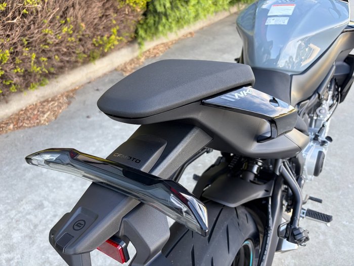 2025 CFMOTO 2025 CF Moto 650CC 675NK ABS Tundra Grey