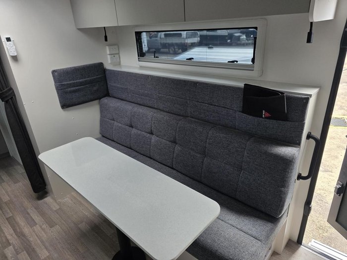 2025 Traveller Destination Track Dst20be