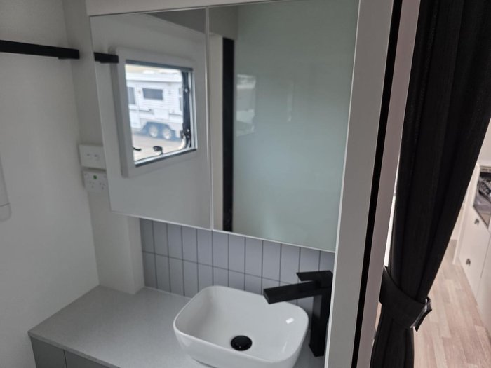 2025 Traveller Destination Track Dst20be