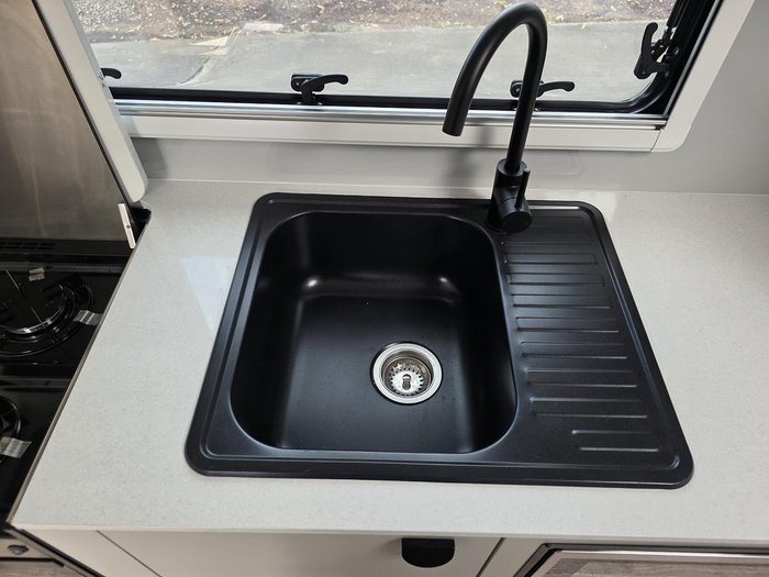 2025 Traveller Destination Track Dst20be