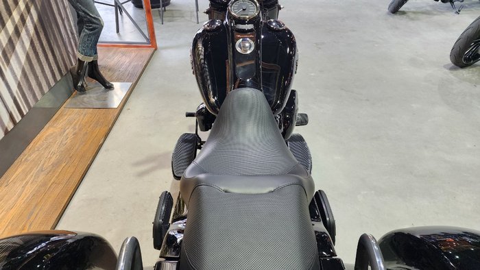 2025 HARLEY-DAVIDSON FLRT FREEWHEELER