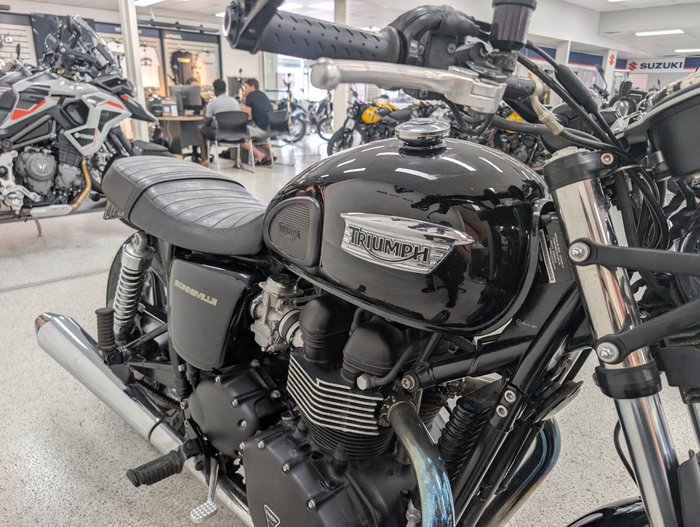 Triumph 2013 TRIUMPH 865CC BONNEVILLE A2 Black