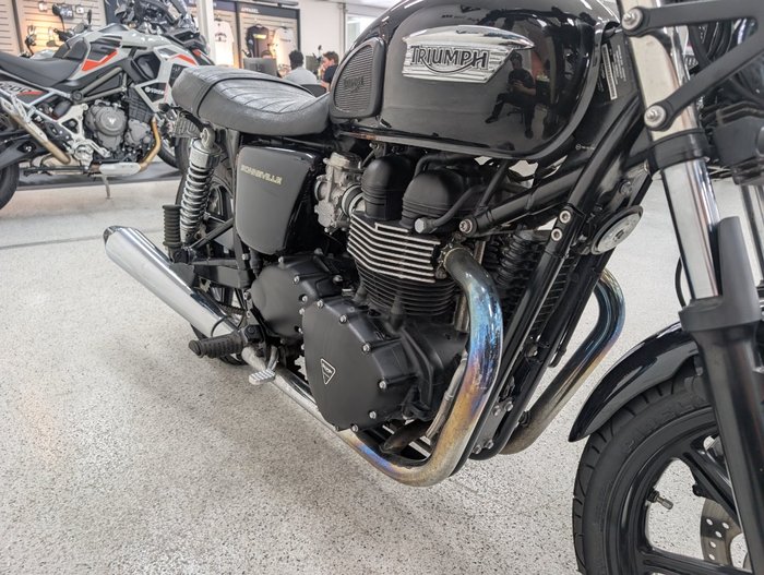 Triumph 2013 TRIUMPH 865CC BONNEVILLE A2 Black