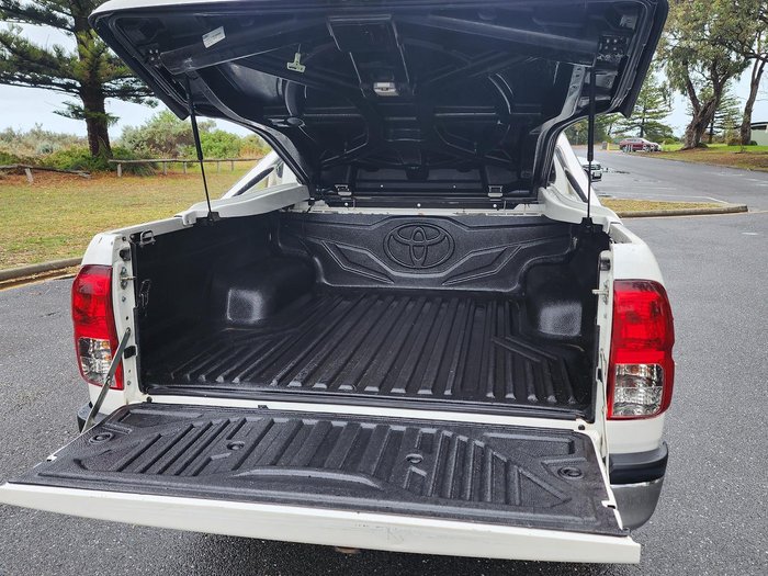 2017 Toyota Hilux SR5