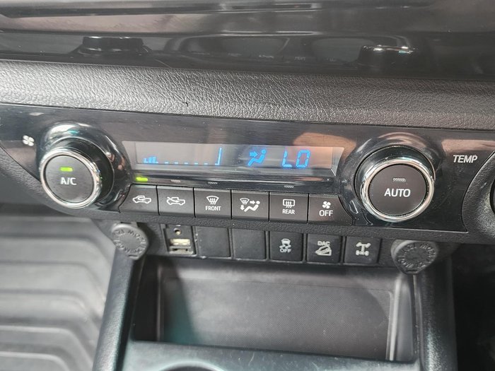 2017 Toyota Hilux SR5