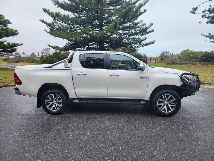 2017 Toyota Hilux SR5