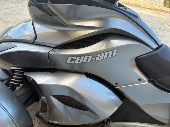 2013 BRP SPYDER ST Silver