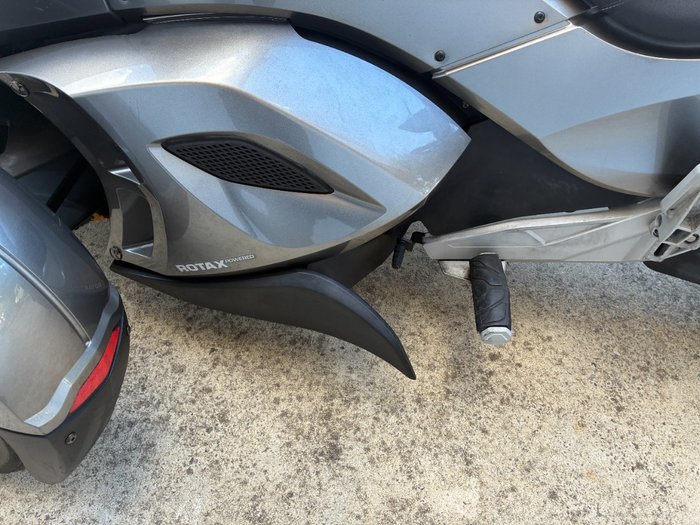 2013 BRP SPYDER ST Silver