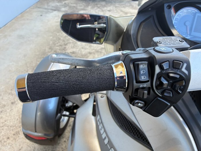 2013 BRP SPYDER ST Silver