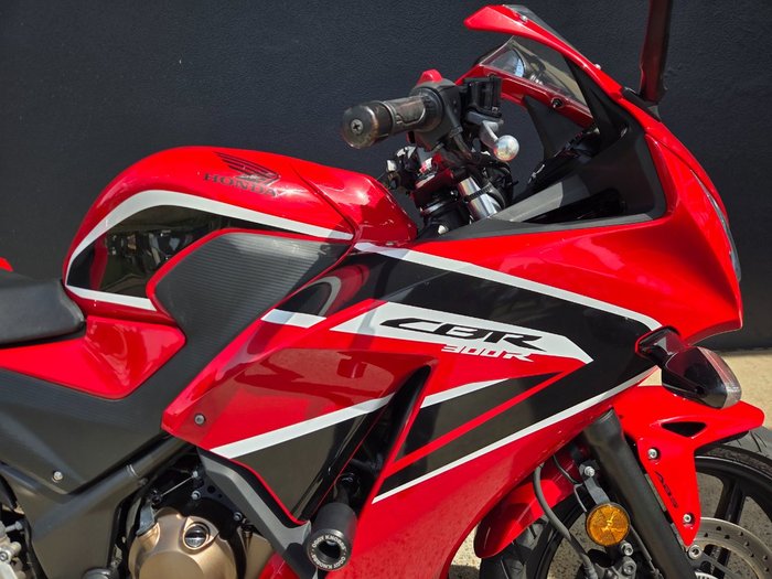2017 Honda CBR300R RED