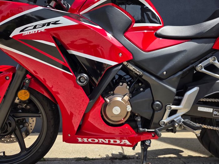 2017 Honda CBR300R RED