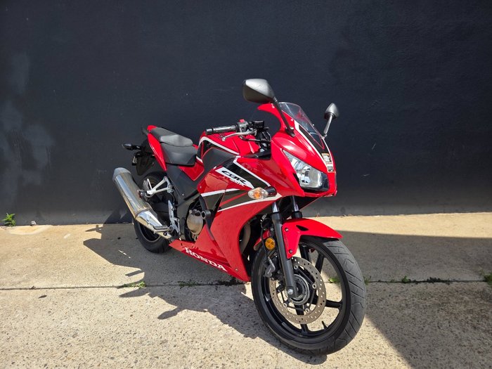 2017 Honda CBR300R RED