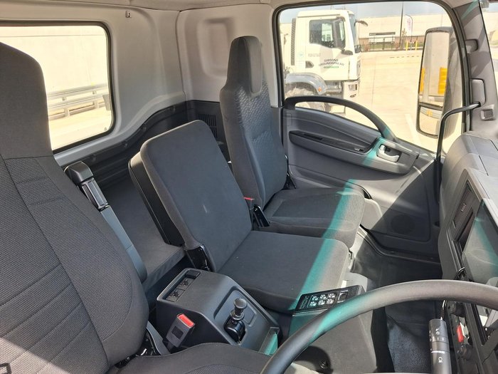 2026 Isuzu F Series FVY 260-300 AT R67