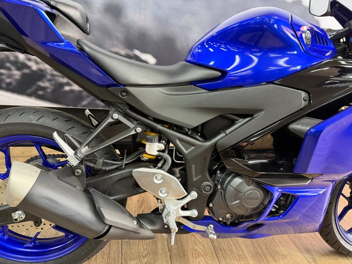 2025 Yamaha YZF-R3 BLUE