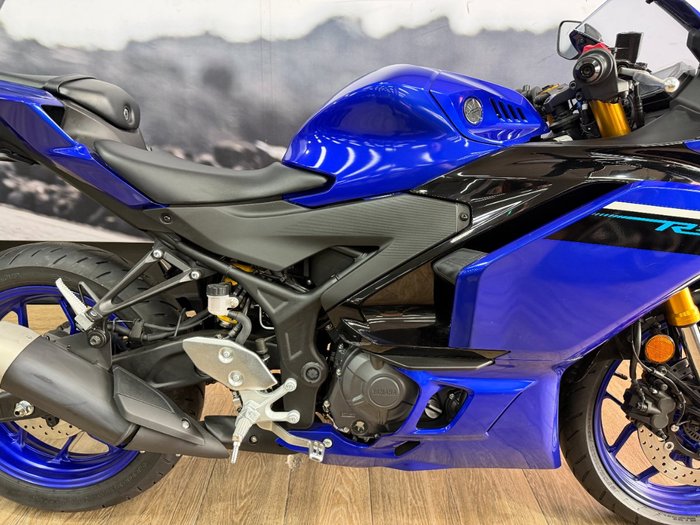 2025 Yamaha YZF-R3 BLUE