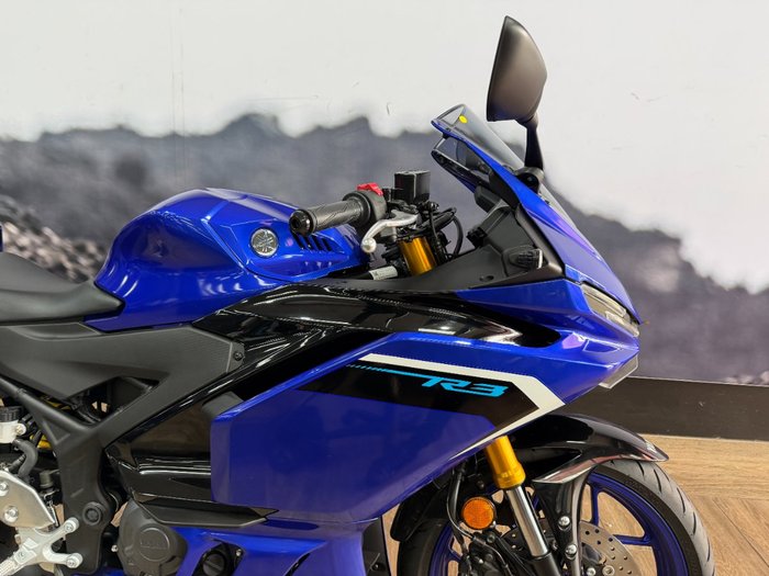 2025 Yamaha YZF-R3 BLUE