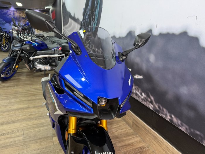 2025 Yamaha YZF-R3 BLUE