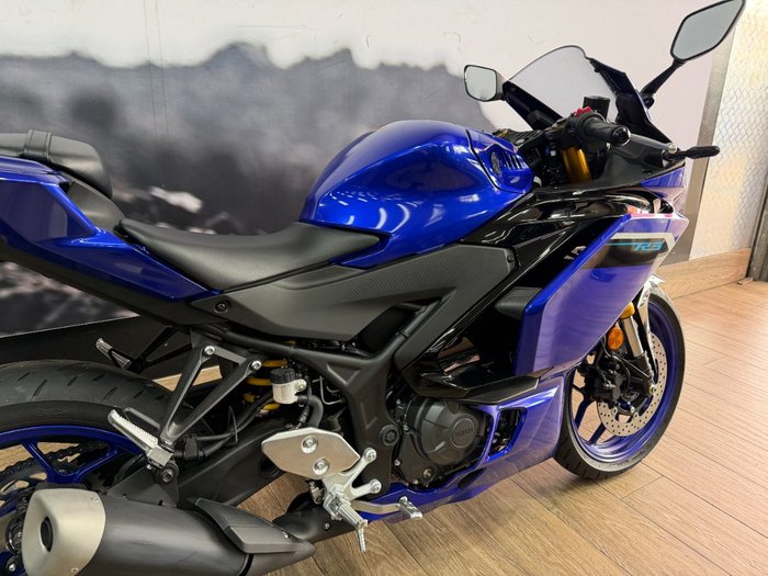 2025 Yamaha YZF-R3 BLUE