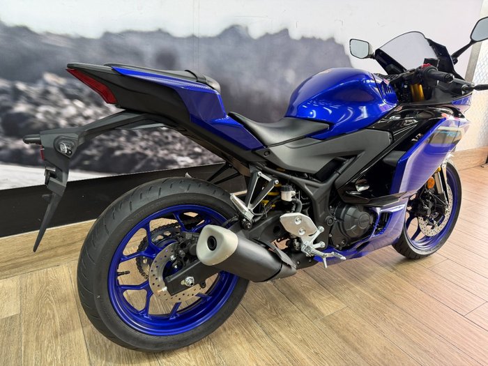 2025 Yamaha YZF-R3 BLUE