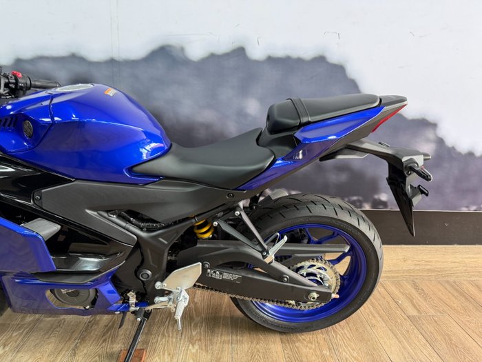 2025 Yamaha YZF-R3 BLUE