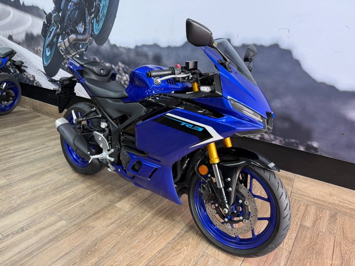 2025 Yamaha YZF-R3 BLUE