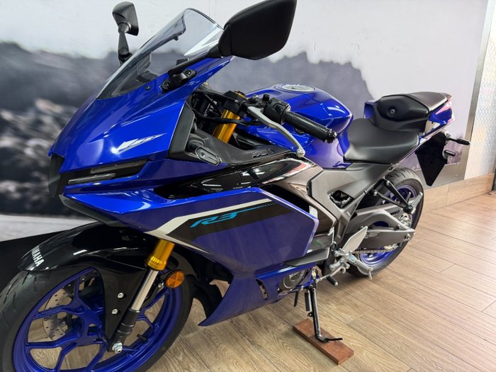 2025 Yamaha YZF-R3 BLUE