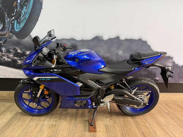 2025 Yamaha YZF-R3 BLUE