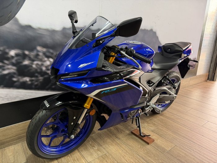 2025 Yamaha YZF-R3 BLUE