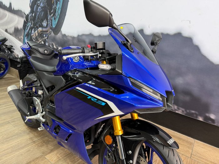 2025 Yamaha YZF-R3 BLUE