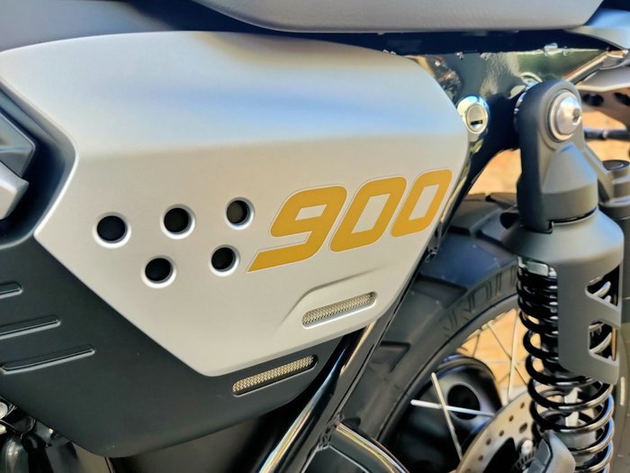 2026 TRIUMPH SCRAMBLER 900 KHAKI