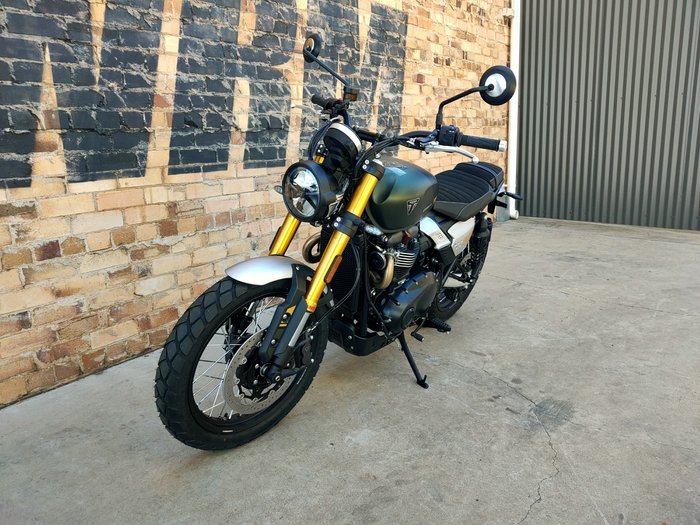 2026 TRIUMPH SCRAMBLER 900 KHAKI