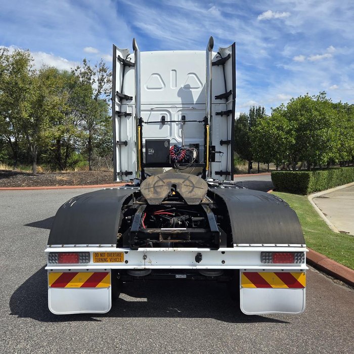 2022 Freightliner Cascadia WHITE