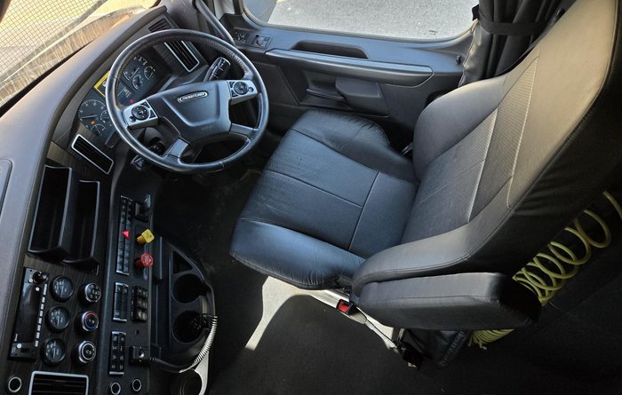 2022 Freightliner Cascadia WHITE