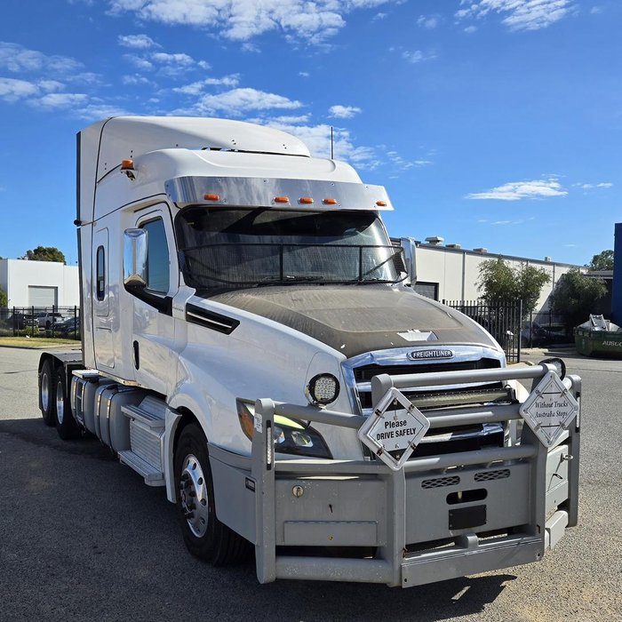 2022 Freightliner Cascadia WHITE