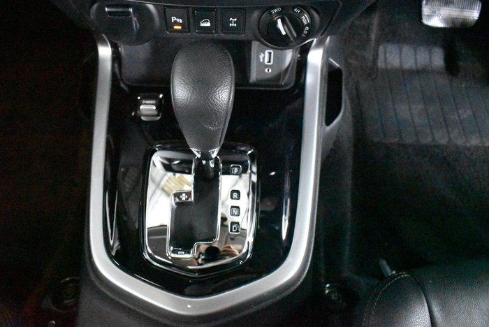 2023 Nissan Navara ST-X