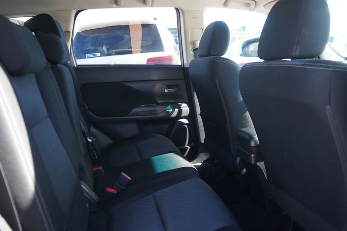 2016 Mitsubishi Outlander LS