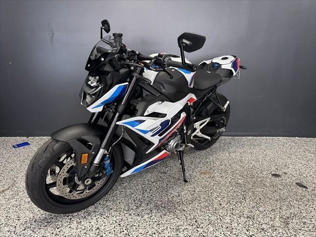 2023 BMW M 1000 R